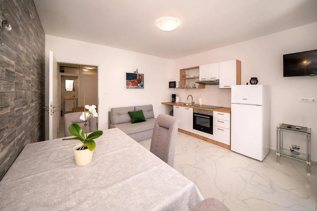 Apartments Kricin 14 Laura Baska  Baska (Krk)